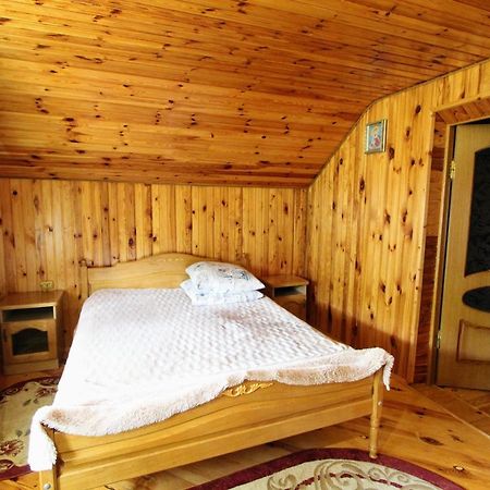 Cottage "Kliverent" Yaremche Bagian luar foto
