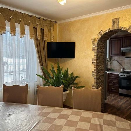 Cottage "Kliverent" Yaremche Bagian luar foto