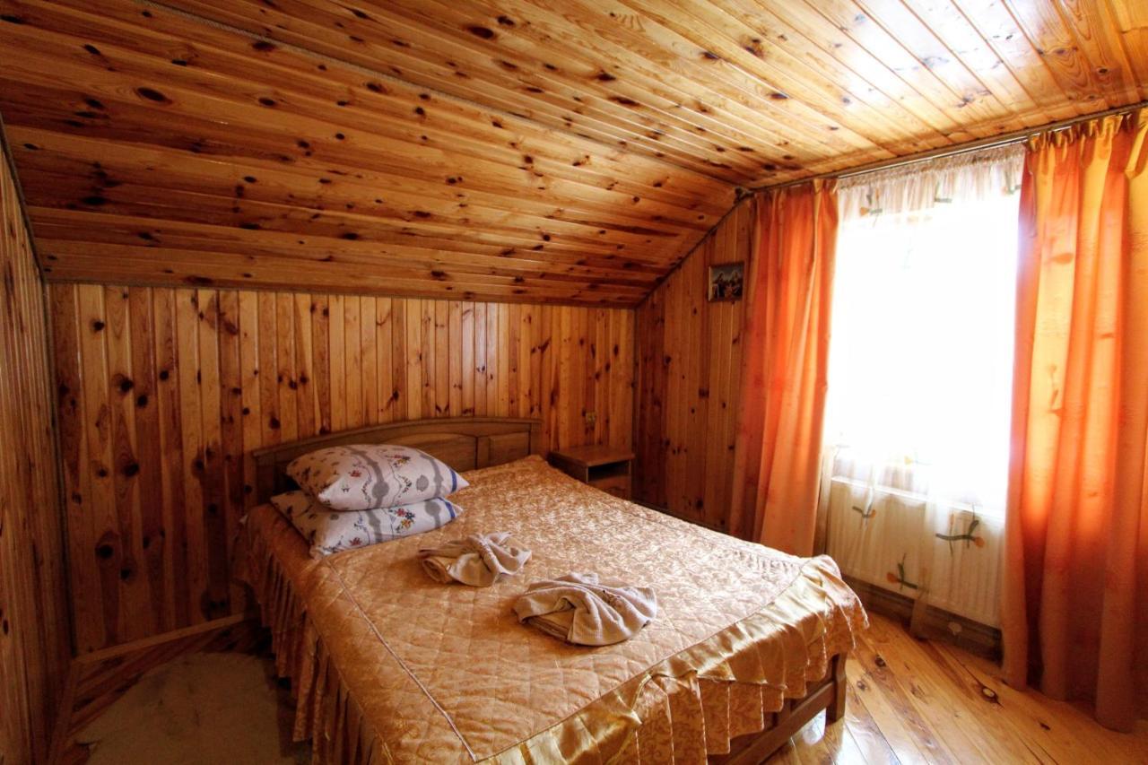 Cottage "Kliverent" Yaremche Bagian luar foto