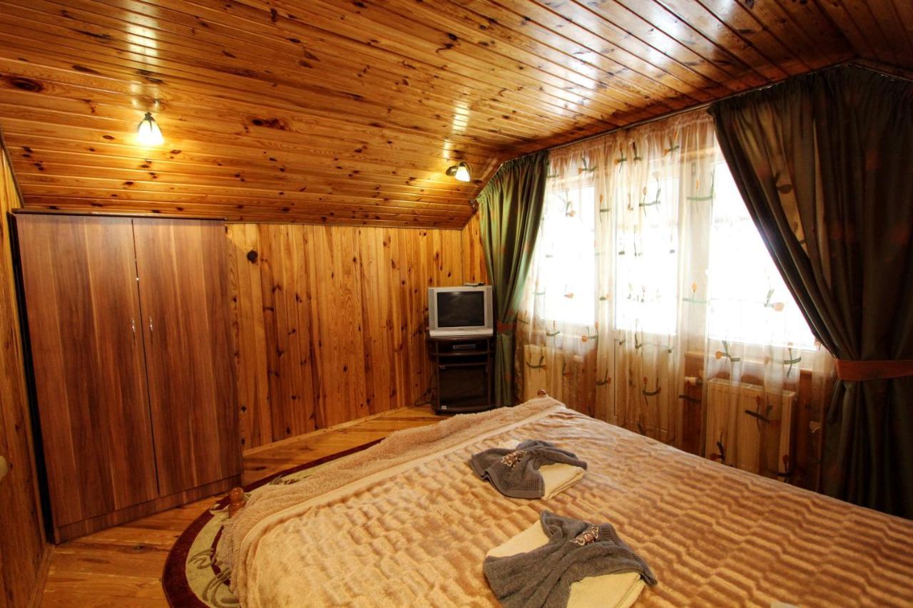 Cottage "Kliverent" Yaremche Bagian luar foto