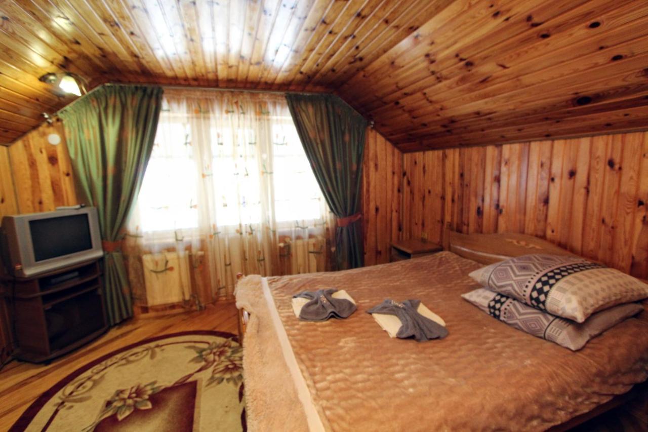 Cottage "Kliverent" Yaremche Bagian luar foto