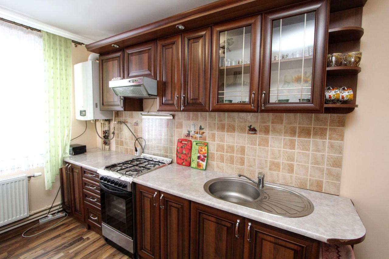 Cottage "Kliverent" Yaremche Bagian luar foto