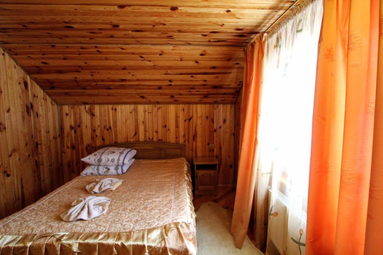 Cottage "Kliverent" Yaremche Bagian luar foto