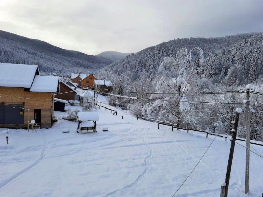 Cottage "Kliverent" Yaremche Bagian luar foto