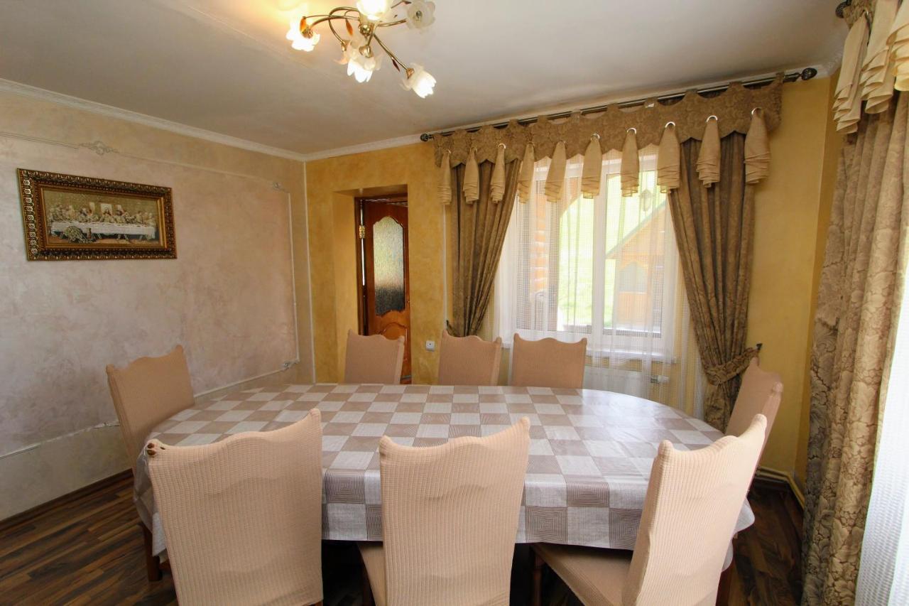 Cottage "Kliverent" Yaremche Bagian luar foto