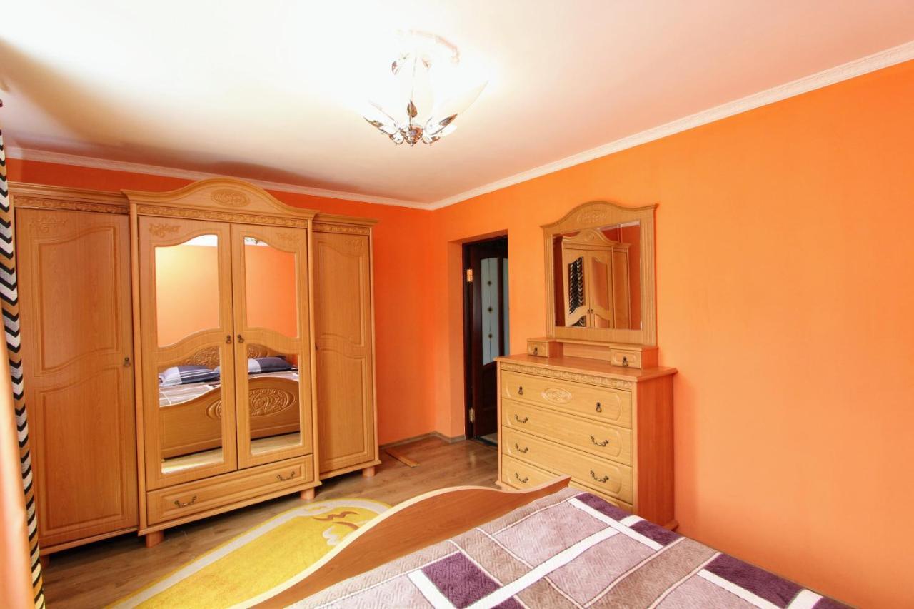 Cottage "Kliverent" Yaremche Bagian luar foto