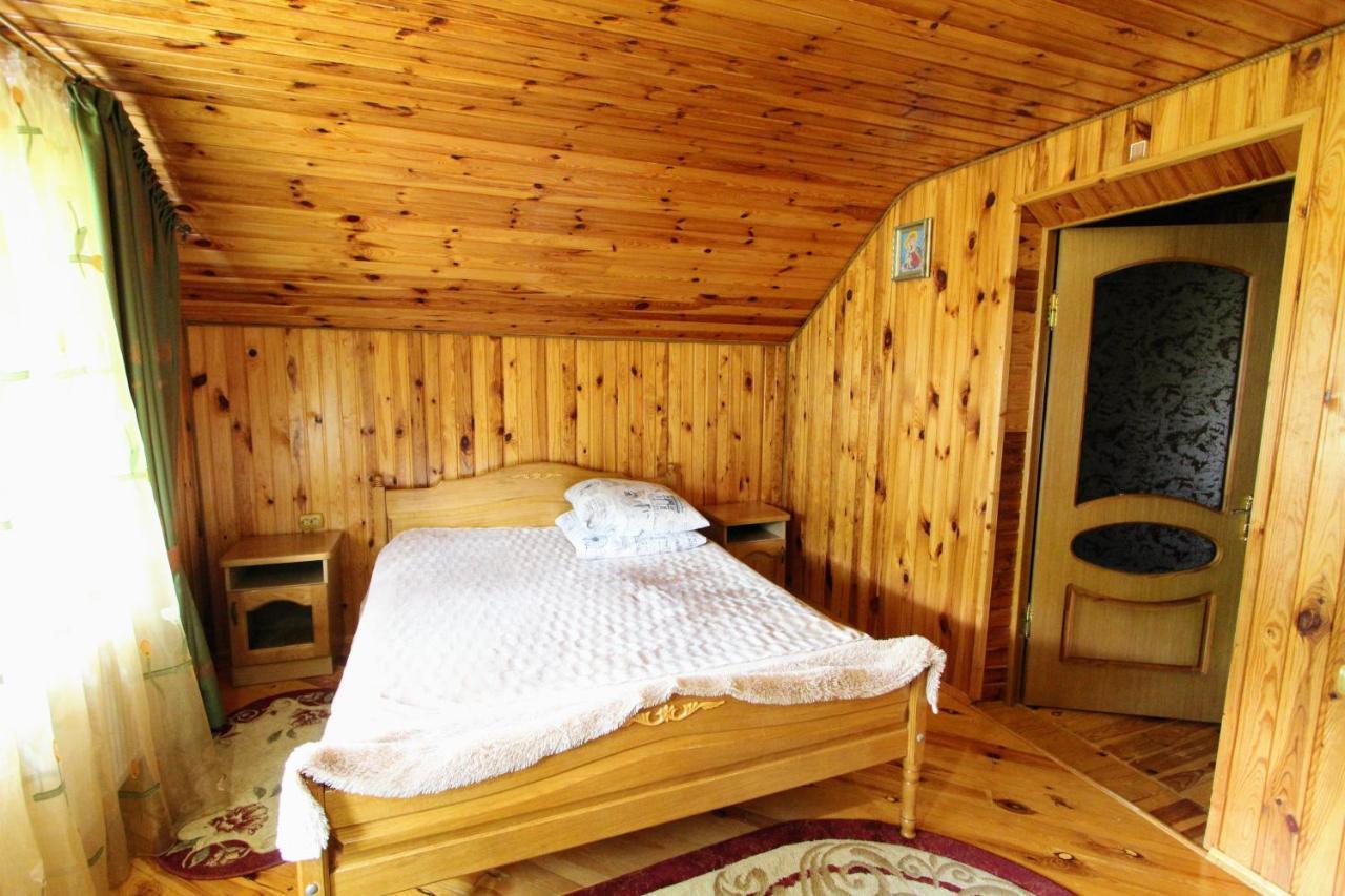 Cottage "Kliverent" Yaremche Bagian luar foto