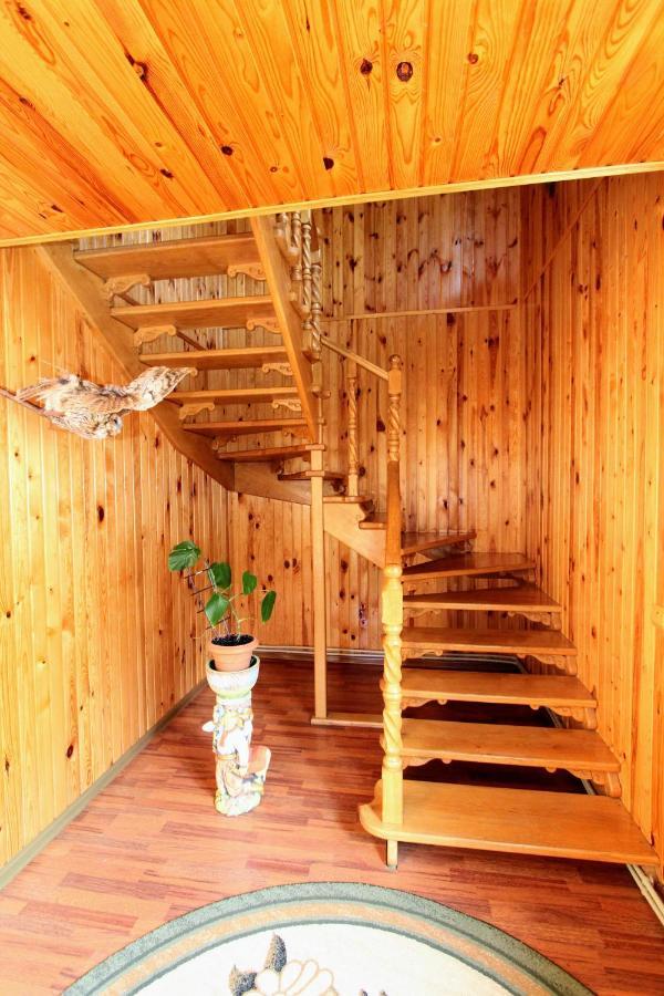 Cottage "Kliverent" Yaremche Bagian luar foto